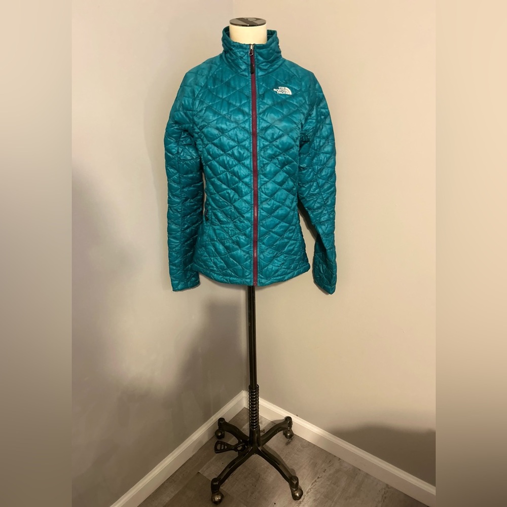 Northface Thermoball quilted turquoise jacket with raspberry accents size S